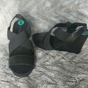 Aerosoles 8 Black Wedge